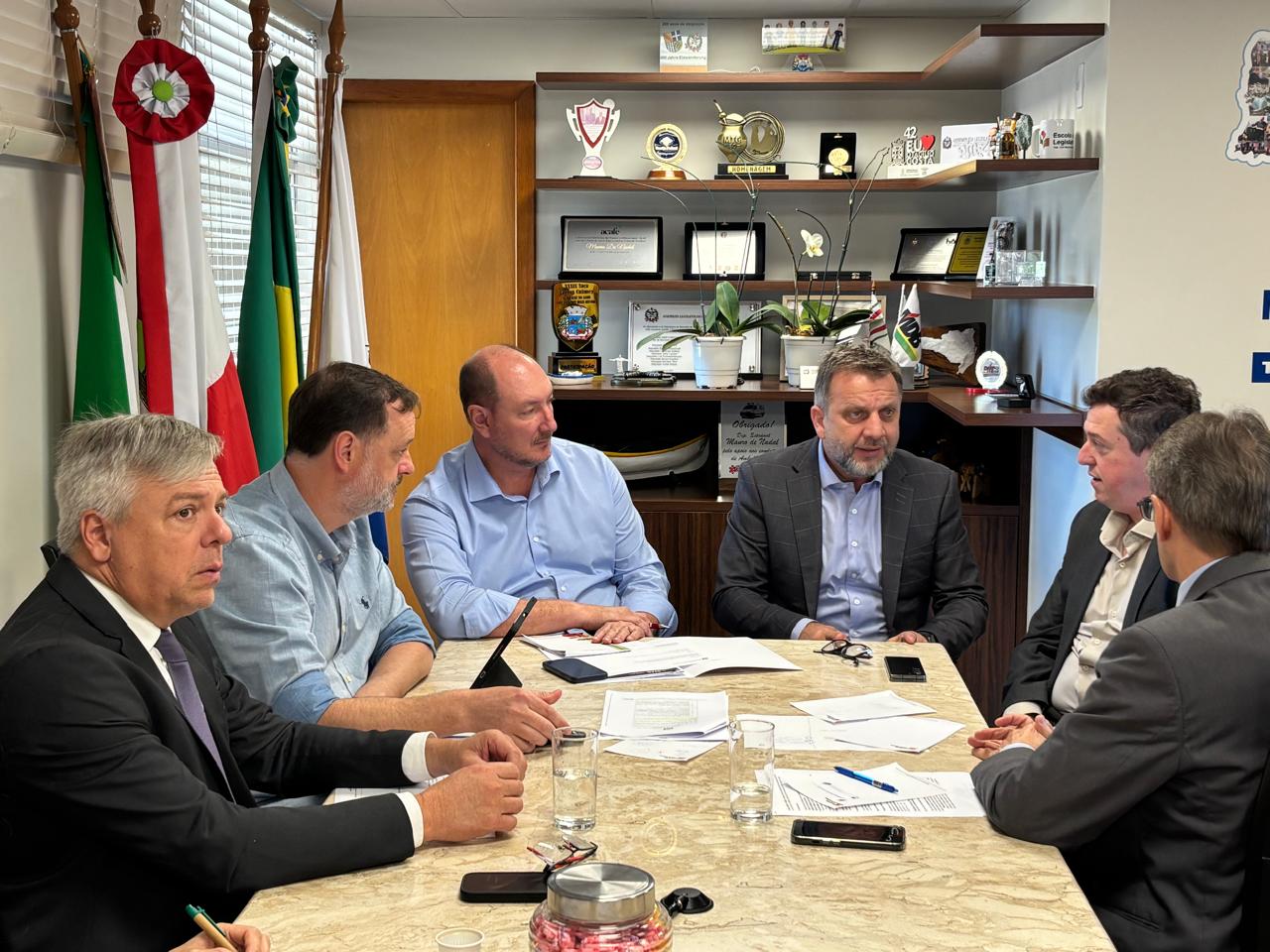 Contorno viário de Pinhalzinho é pauta em reunião da Bancada do Oeste com secretário Jerry Comper