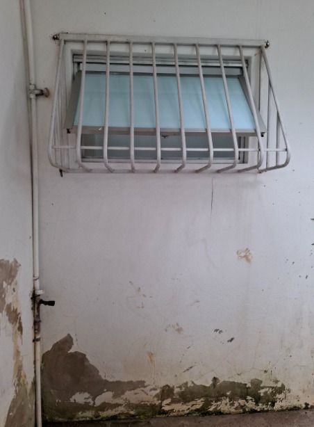 Ladrão entra em posto de saúde e furta comidas da geladeira