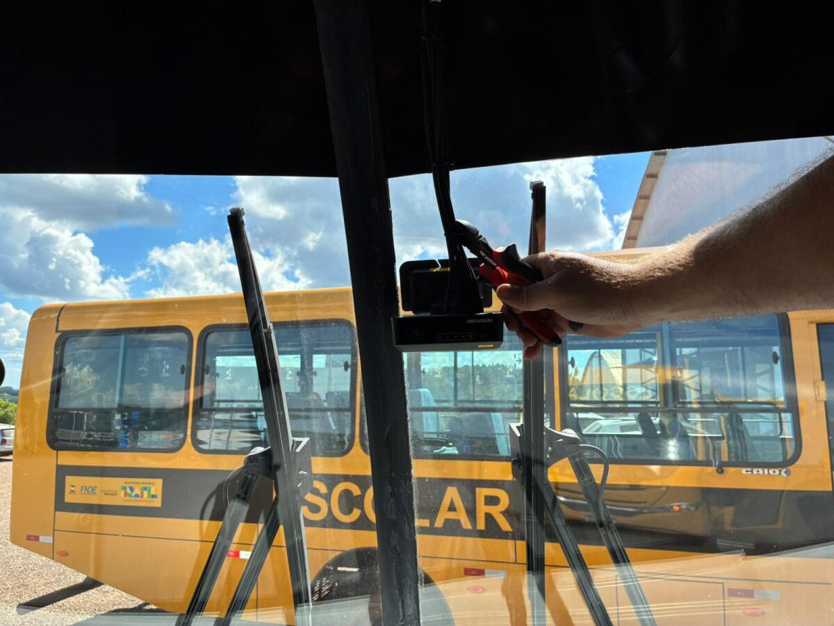 Câmeras começam a vigiar ônibus escolares