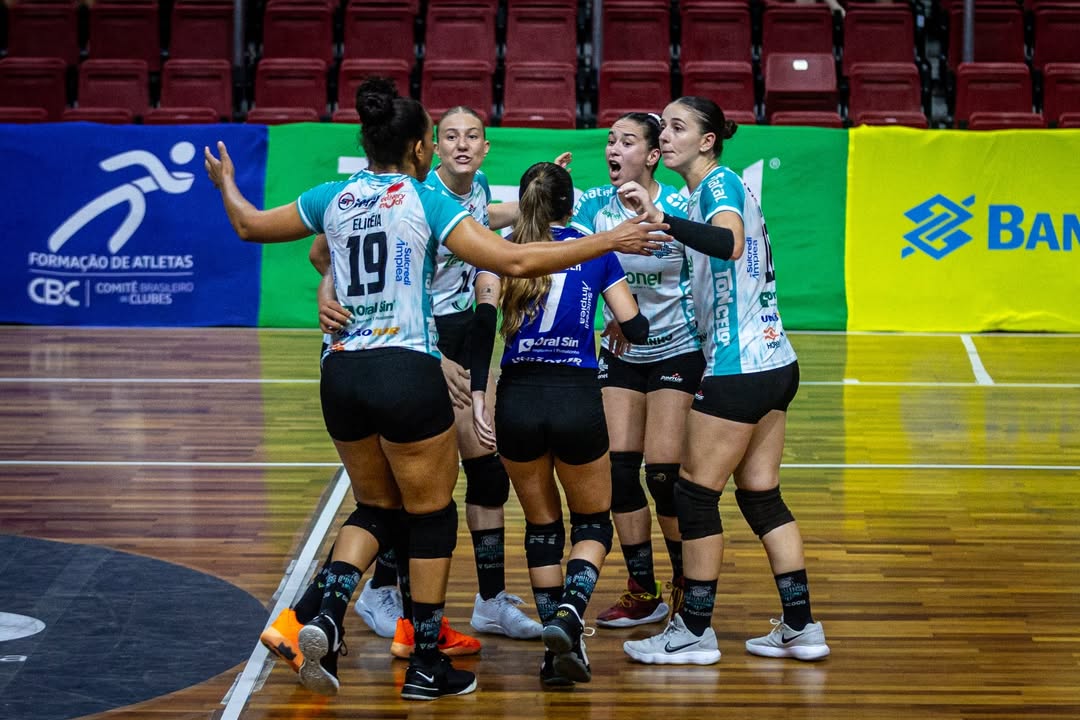 Pinhalense/Zagonel joga diante da torcida pela Superliga B