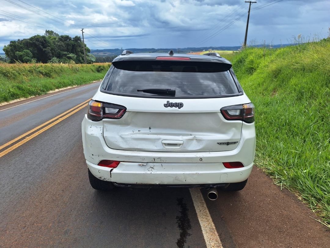 Jeep "intocado", S10 destruída em batida traseira