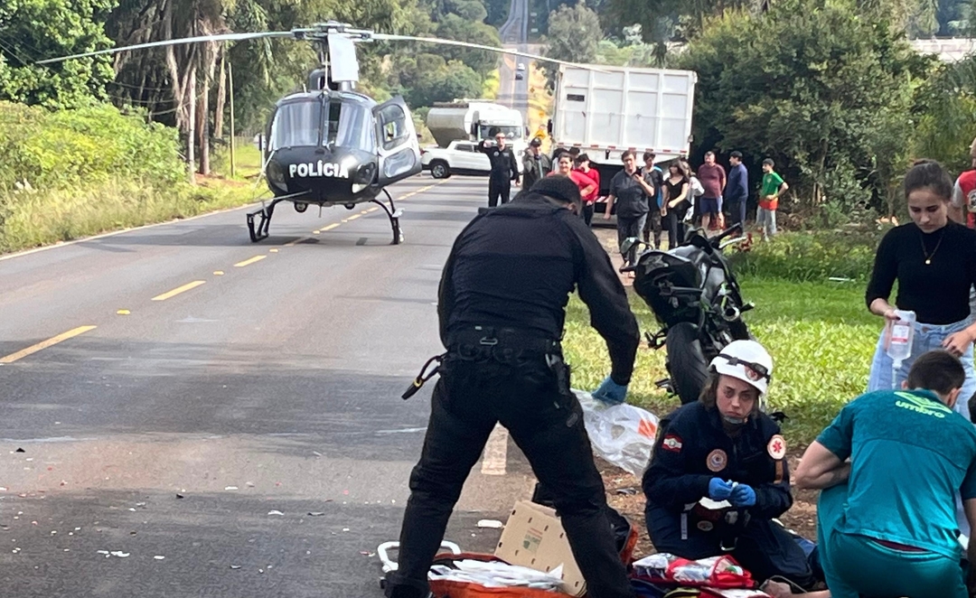 Colisão gravíssima mobiliza helicóptero no Oeste