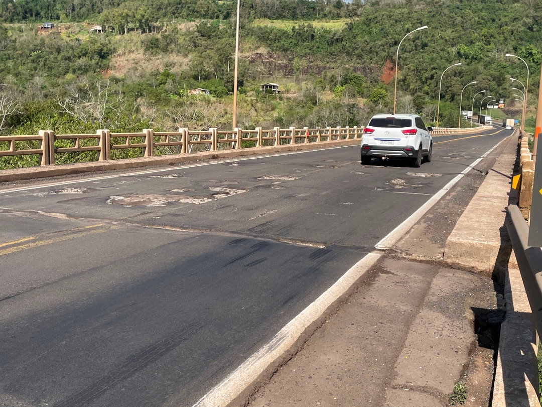 VÍDEO: DNIT deve tapar buracos na ponte sobre o Rio Chapecó entre esta quinta e sexta-feira