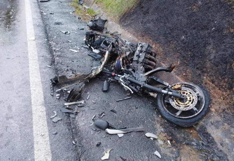 VÍDEO: Moto pega fogo e motociclista fica em estado grave