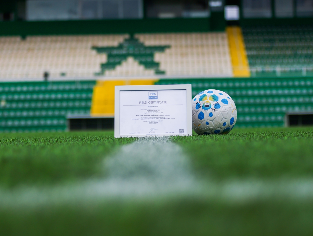 Gramado da Arena Condá é aprovado em avaliação e renova selo FIFA Quality Pro