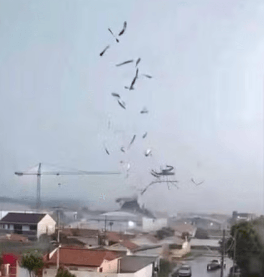 Novo tornado assustador atinge cidade do Paraná