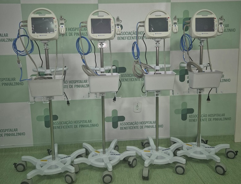 Hospital de Pinhalzinho recebe novos monitores de triagem e reforça qualidade no atendimento