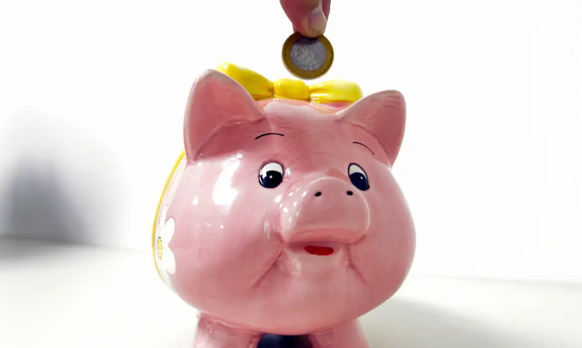 Poupança fecha novembro no vermelho com mais saques do que depósitos