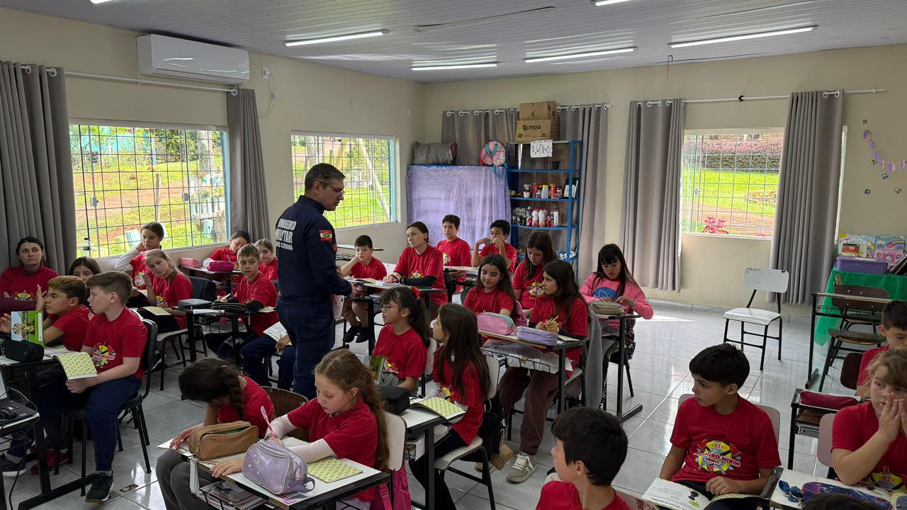 Educação preventiva ganha reforço com início do Programa Bombeiro Mirim em Águas Frias