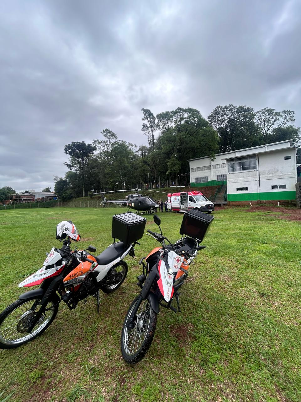 Adolescente é socorrido após ser atingido por disparo de arma de fogo