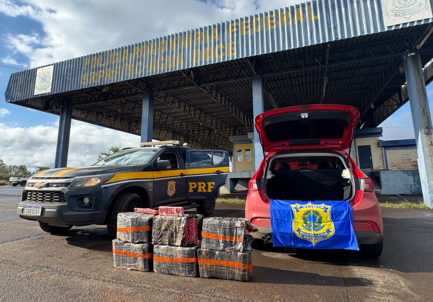 PRF apreende quase 100 quilos de maconha na BR-153 e prende motorista no Oeste 