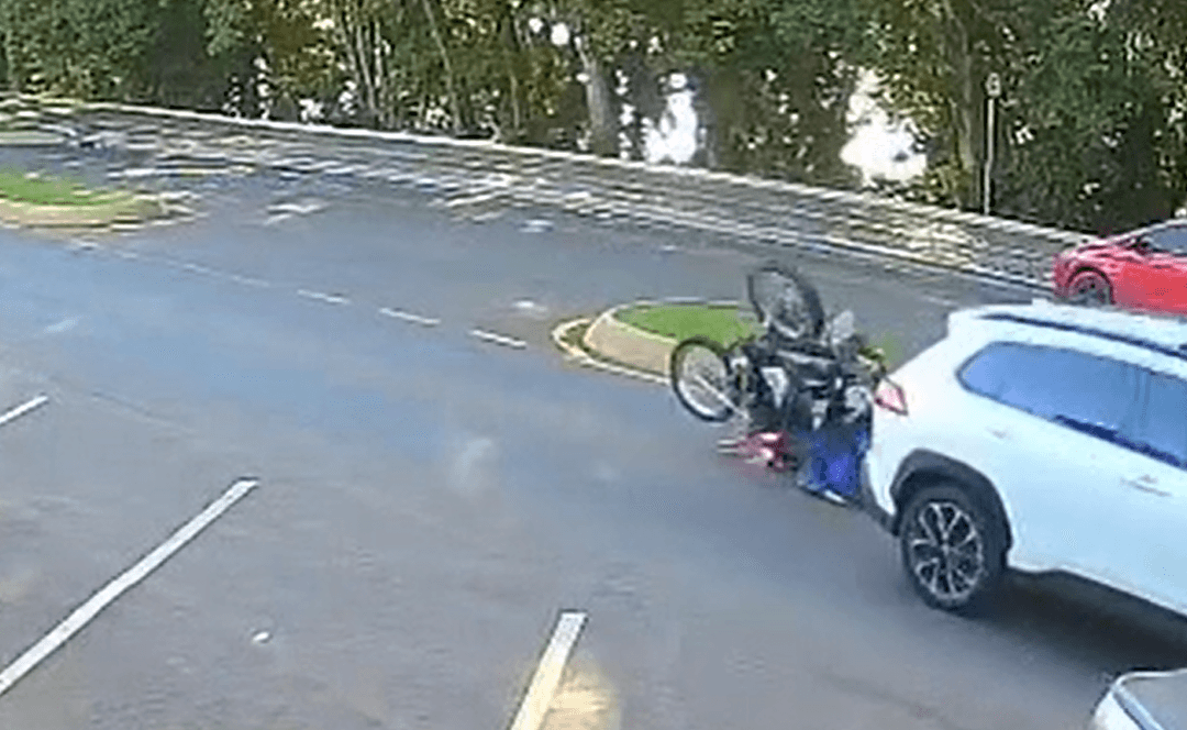 Câmera mostra colisão traseira em Itapiranga