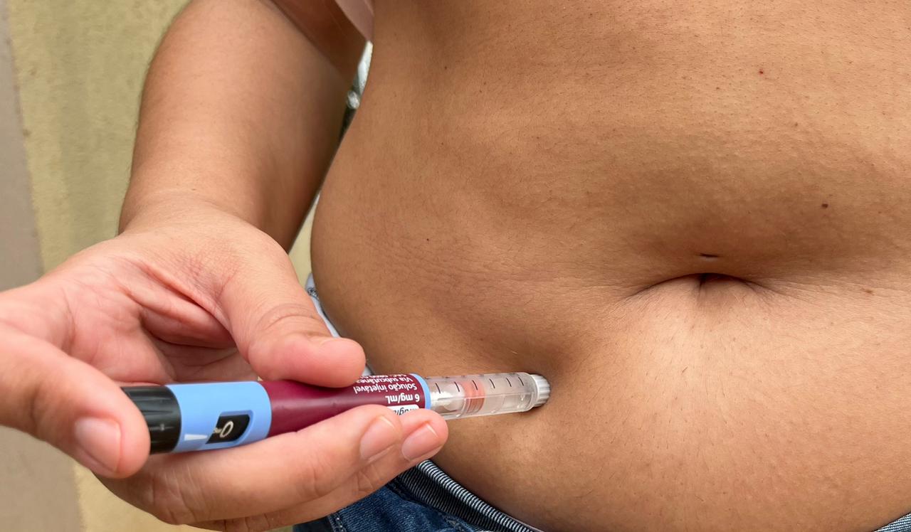 Canetas de emagrecimento ganham popularidade, mas levantam alerta para riscos à saúde