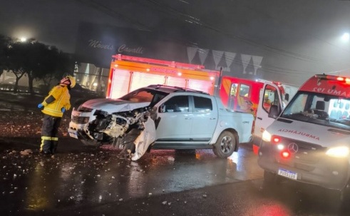 Dono é arrastado durante furto de caminhonete