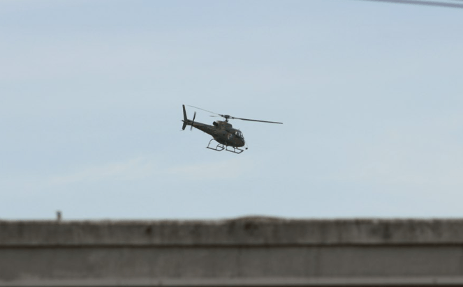 Helicóptero da PM faz sobrevoo em Pinhalzinho; saiba o motivo