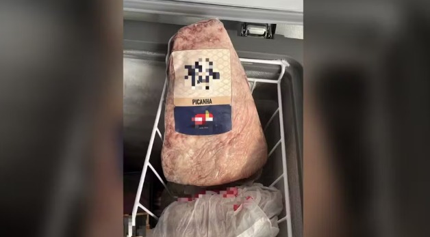 Diretor é detido por suspeita de beneficiar preso e manter relação com mulher de detento