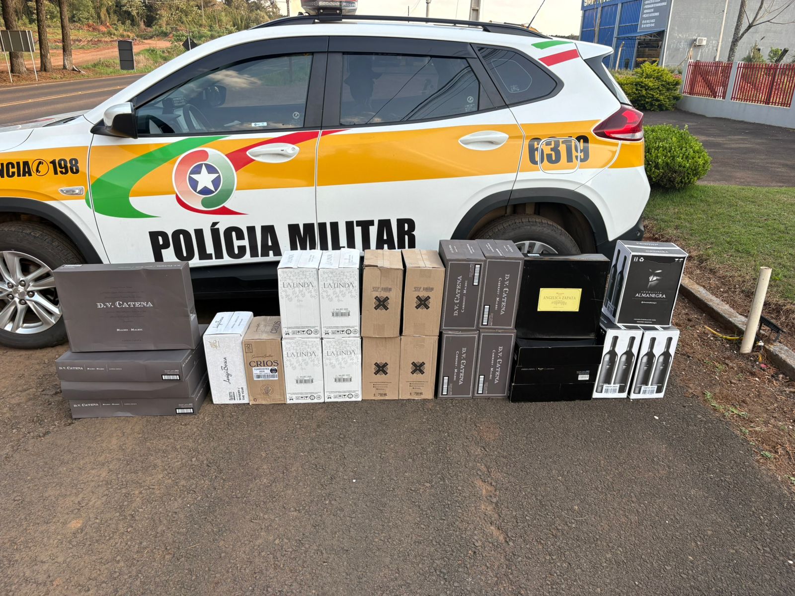 142 garrafas de vinho são apreendidas durante abordagem em Palma Sola