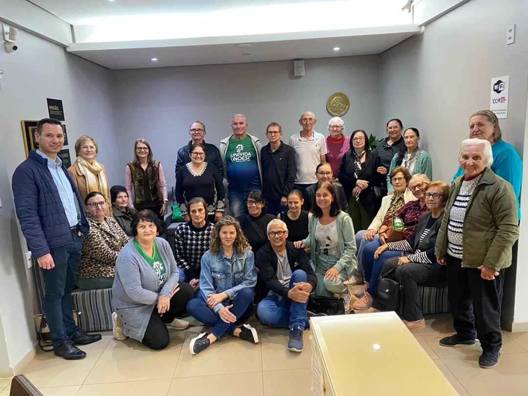 Turma “master” da Univida conhece bastidores do rádio