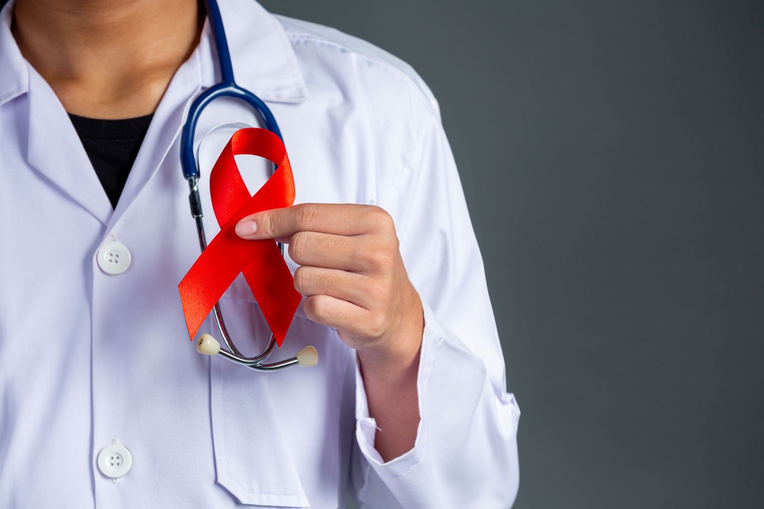 Dezembro Vermelho: Saúde reforça cuidados, prevenção e combate ao estigma sobre HIV/Aids 
