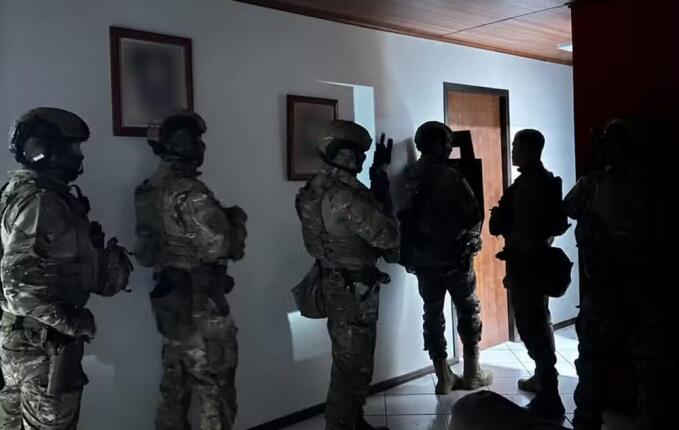 BOPE resgata menina de 4 anos mantida em cárcere privado pelo pai