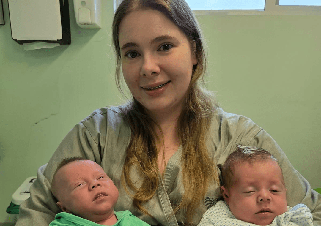 Gêmeos de Mondaí recebem alta de UTI Neonatal