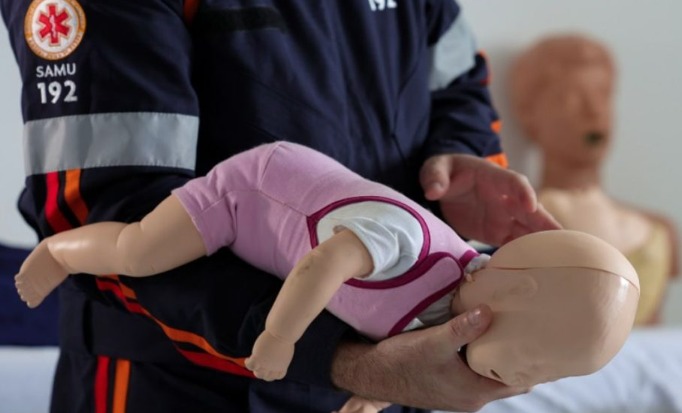 Oficina ensina técnicas de desengasgo para bebês e crianças em Nova Erechim
