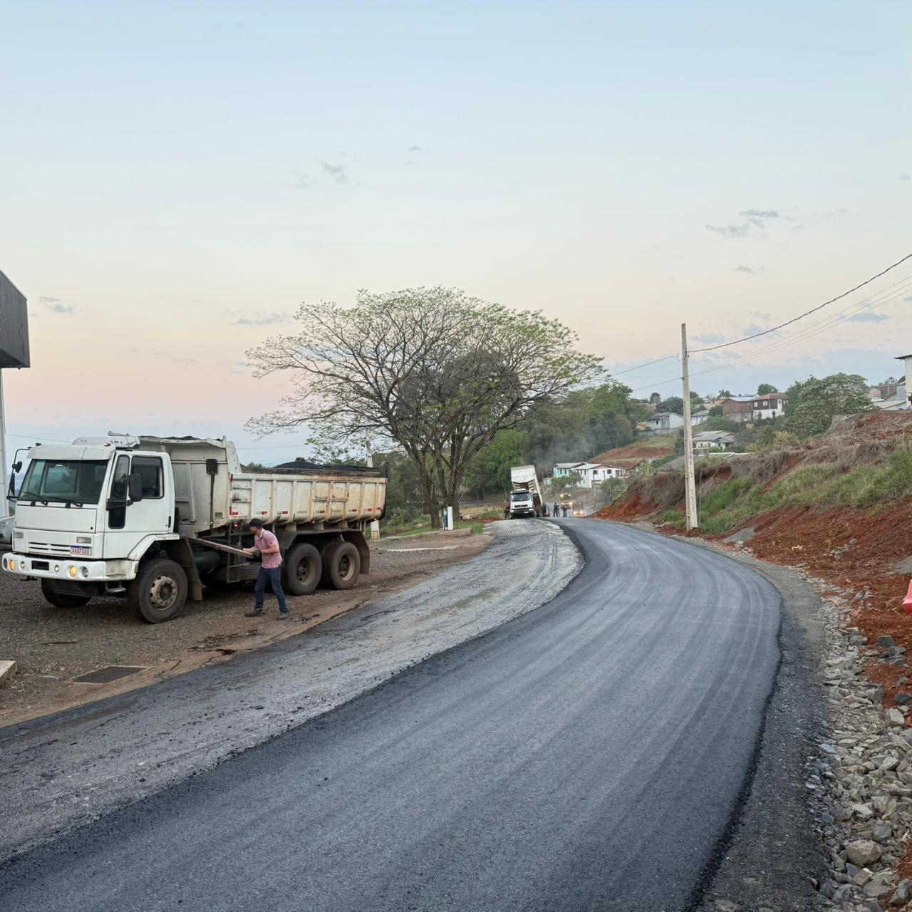 Pinhalzinho acelera obras e transforma acesso à Linha Santa Lúcia com novo recapeamento