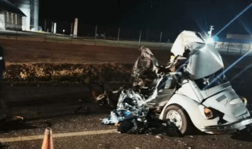 Pais reconhecem veículo em acidente e descobrem morte do filho