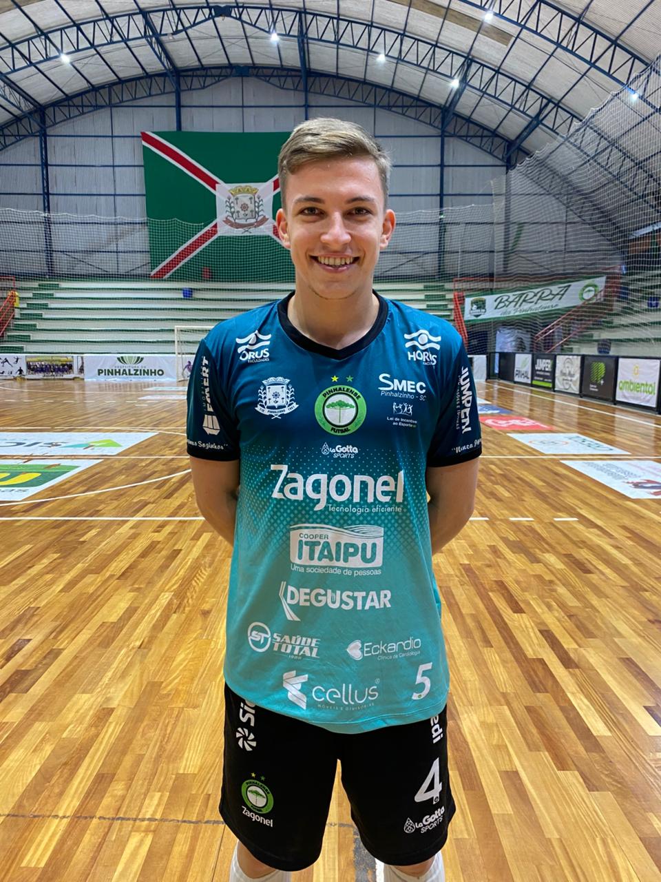Após disputar a LNF, ala Tiago volta à Pinhalense Futsal Zagonel