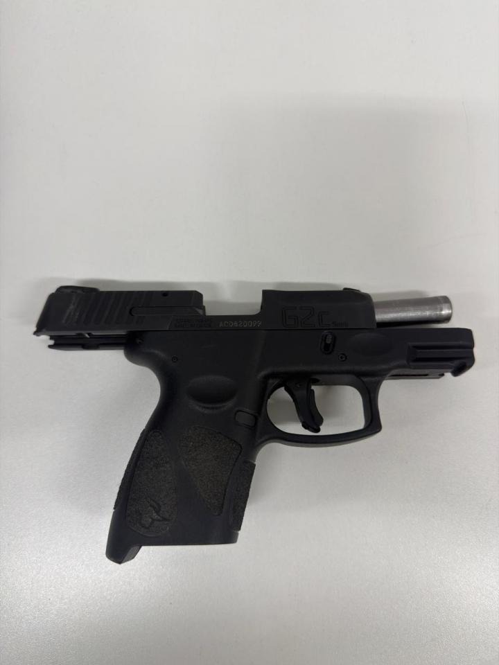 Discussão por dinheiro termina com homem detido e pistola 9 mm apreendida