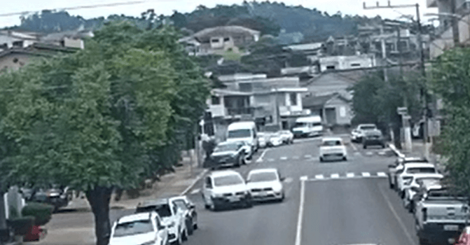 "Raspão" no trânsito movimenta a PM em São Carlos