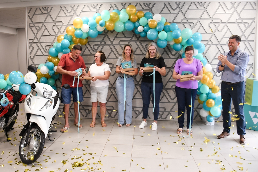 Sicoob Creditaipu premia associados no segundo sorteio da Campanha Escolha Premiada