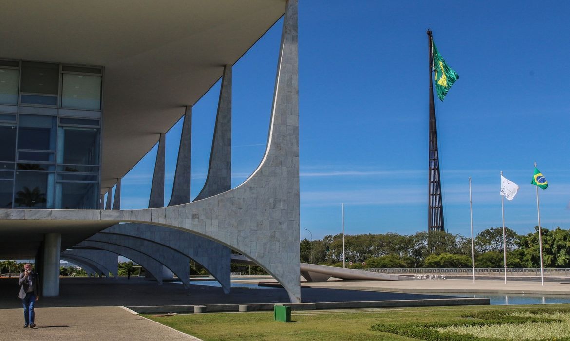 Prefeitos apresentam aos presidenciáveis propostas para fortalecer municípios