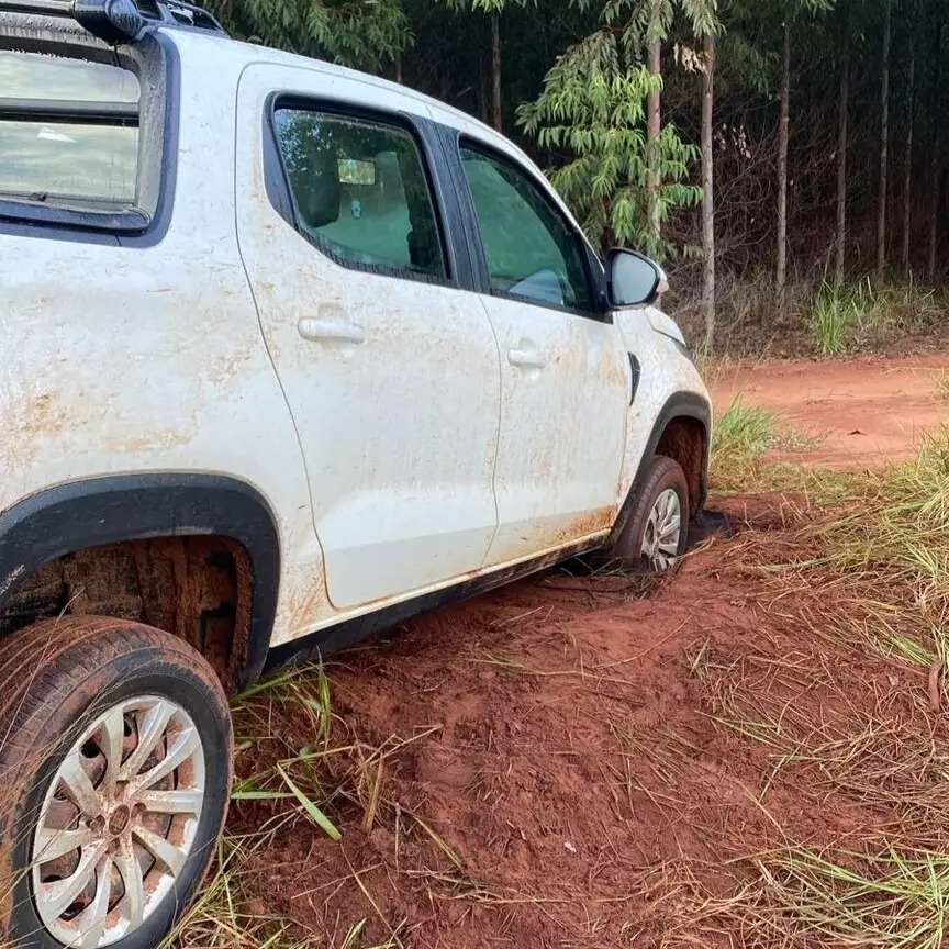 Agrônoma é localizada após passar a noite com veículo atolado