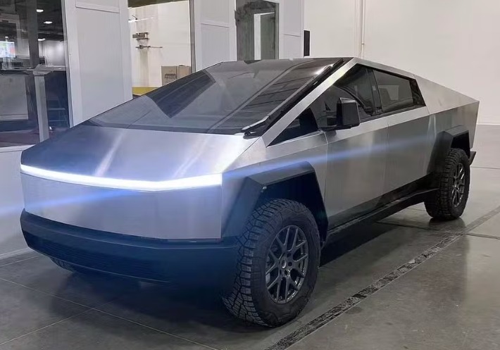 Tesla perde liderança global em vendas de carros elétricos após queda pelo segundo ano seguido 