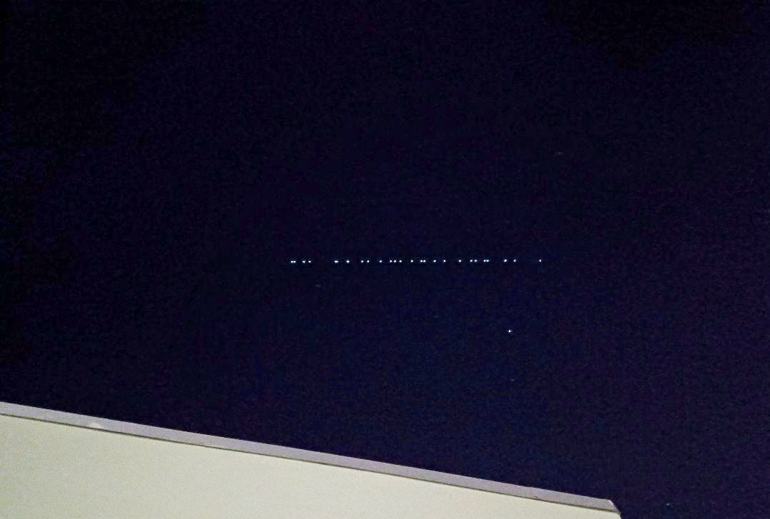 Pontos de luz no céu chamam atenção de moradores