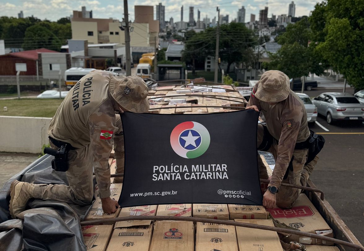 Fuga ao ver viatura leva polícia a encontrar carga milionária