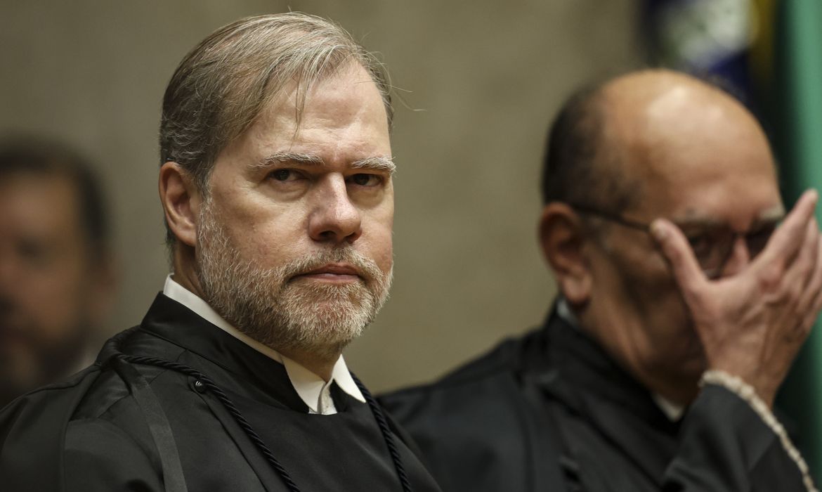 Após citação em mensagens de banqueiro, Toffoli se afasta de julgamento no STF