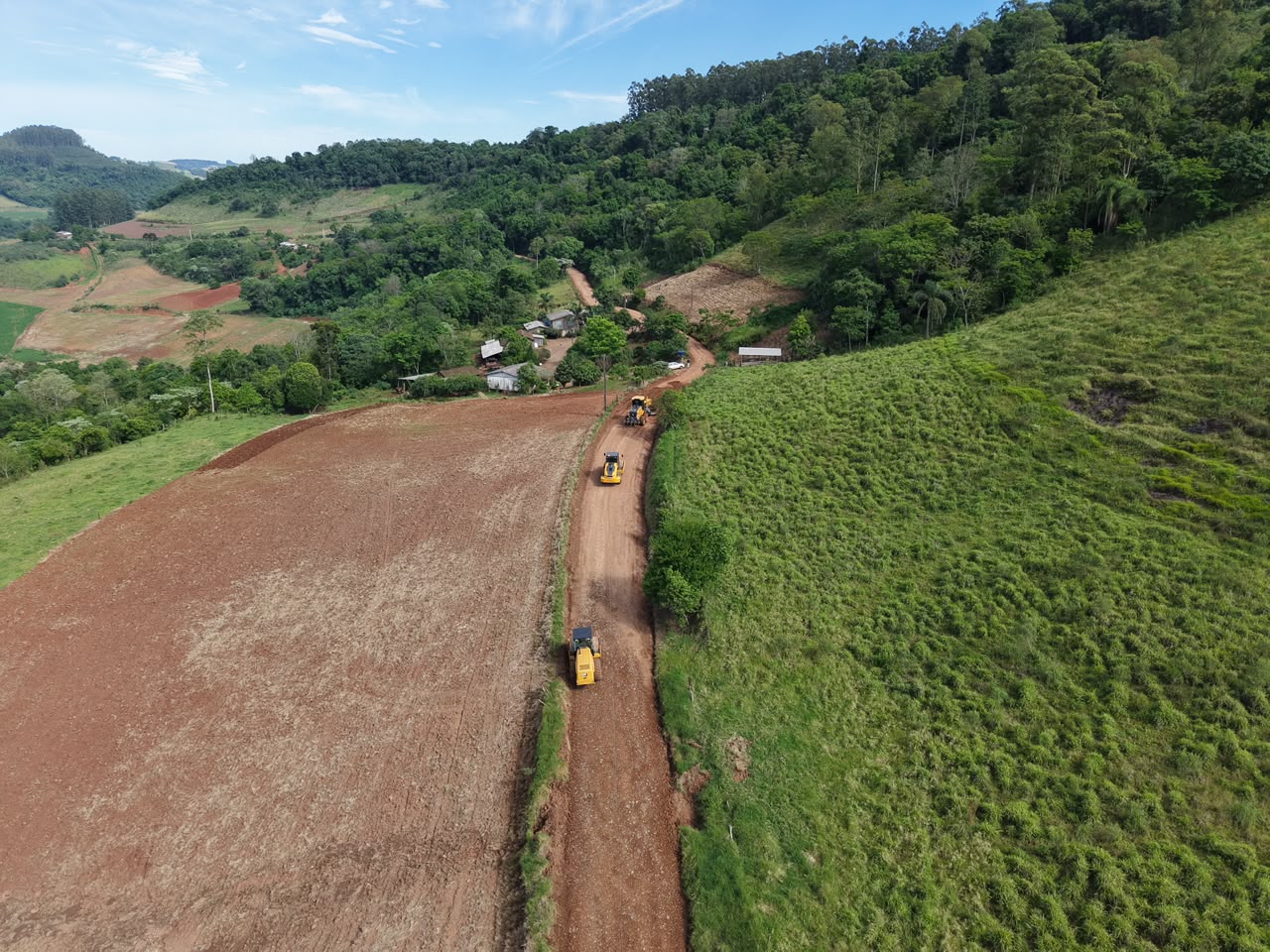 Sul Brasil intensifica recuperação de estradas rurais em Linha São Carlos