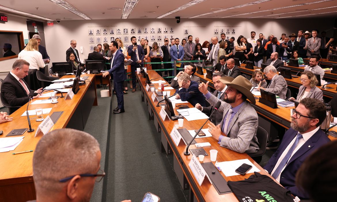 Deputado de SC é suspenso por 60 dias em decisão do Conselho de Ética da Câmara