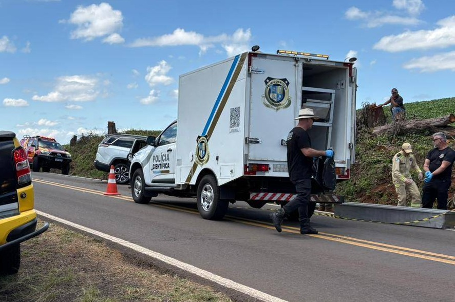 Duas pessoas perdem a vida em grave batida no Paraná