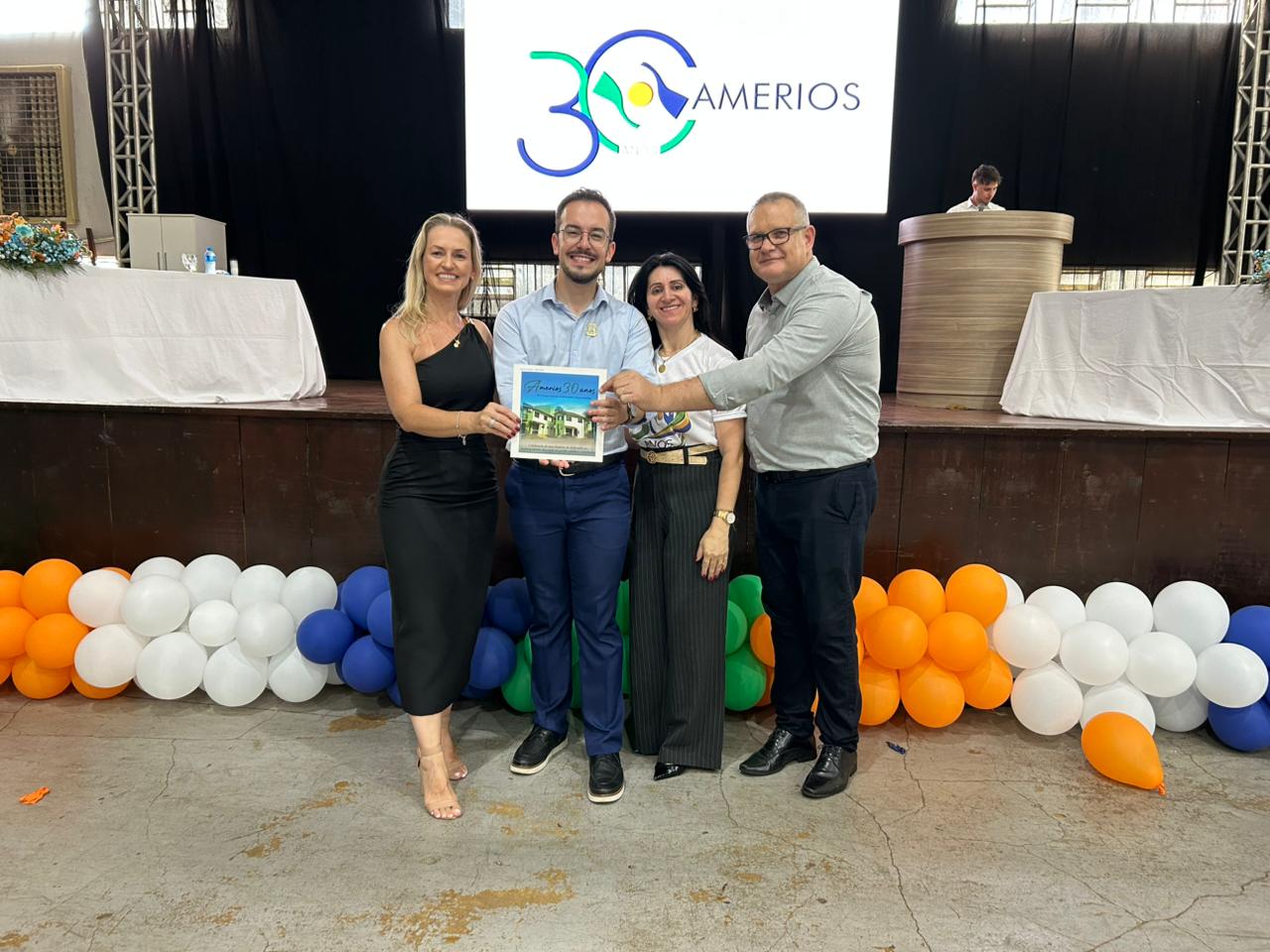 Memória política e desenvolvimento regional marcam lançamento do livro dos 30 anos da AMERIOS