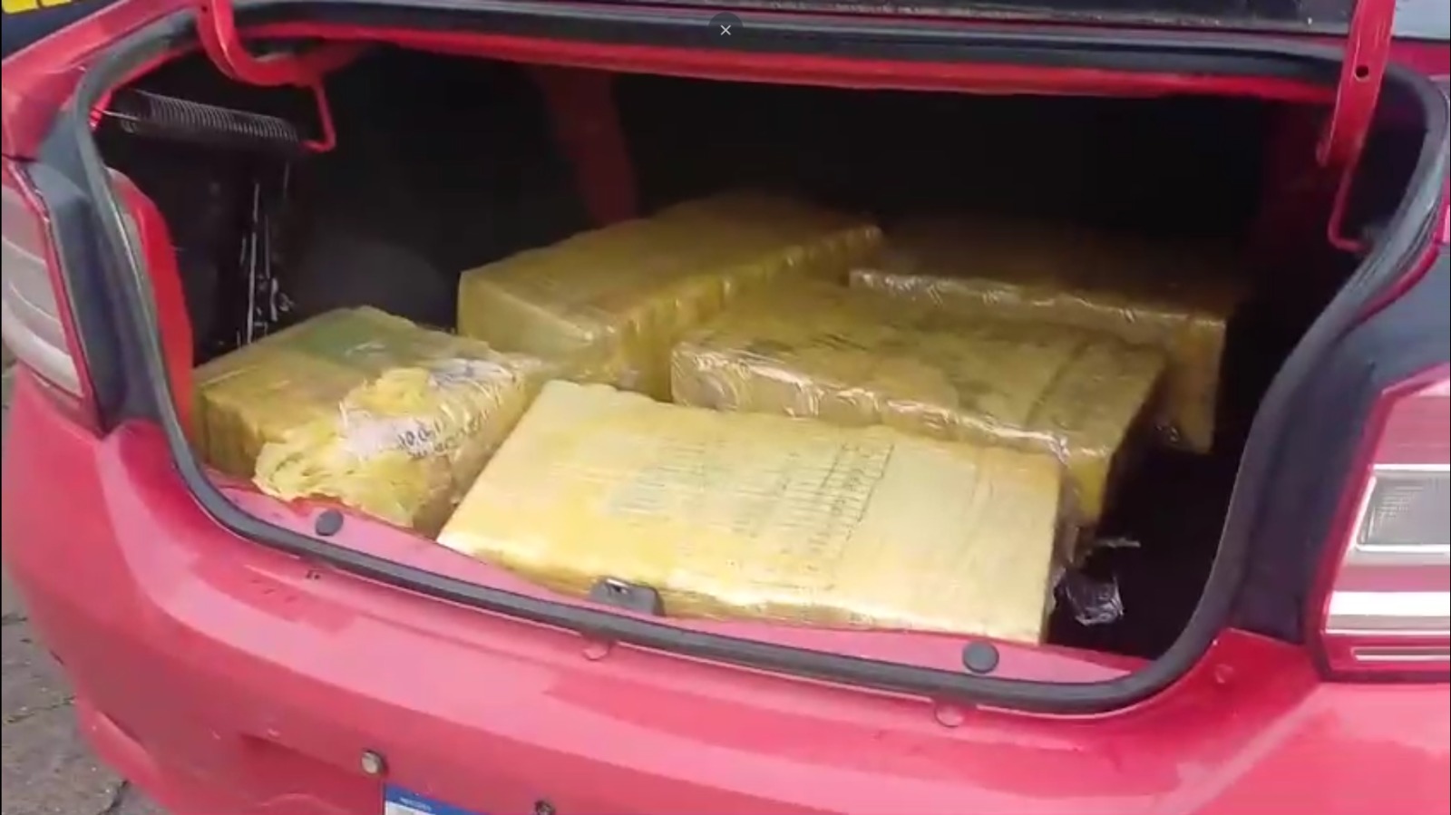 Tentativa de fuga termina com apreensão de grande carga de maconha em Chapecó
