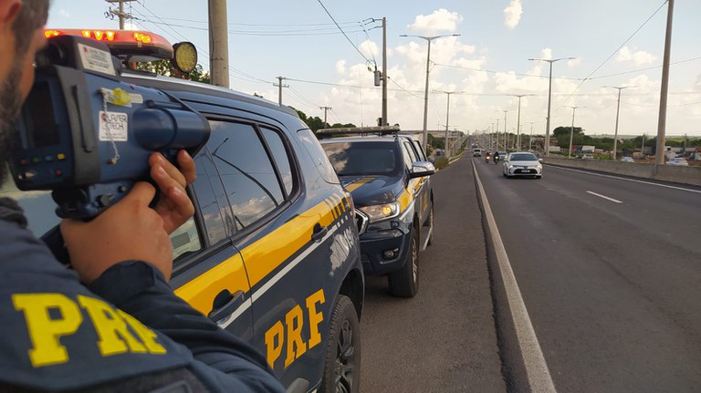 Fiscalização é reforçada pela PRF nas rodovias durante o Natal