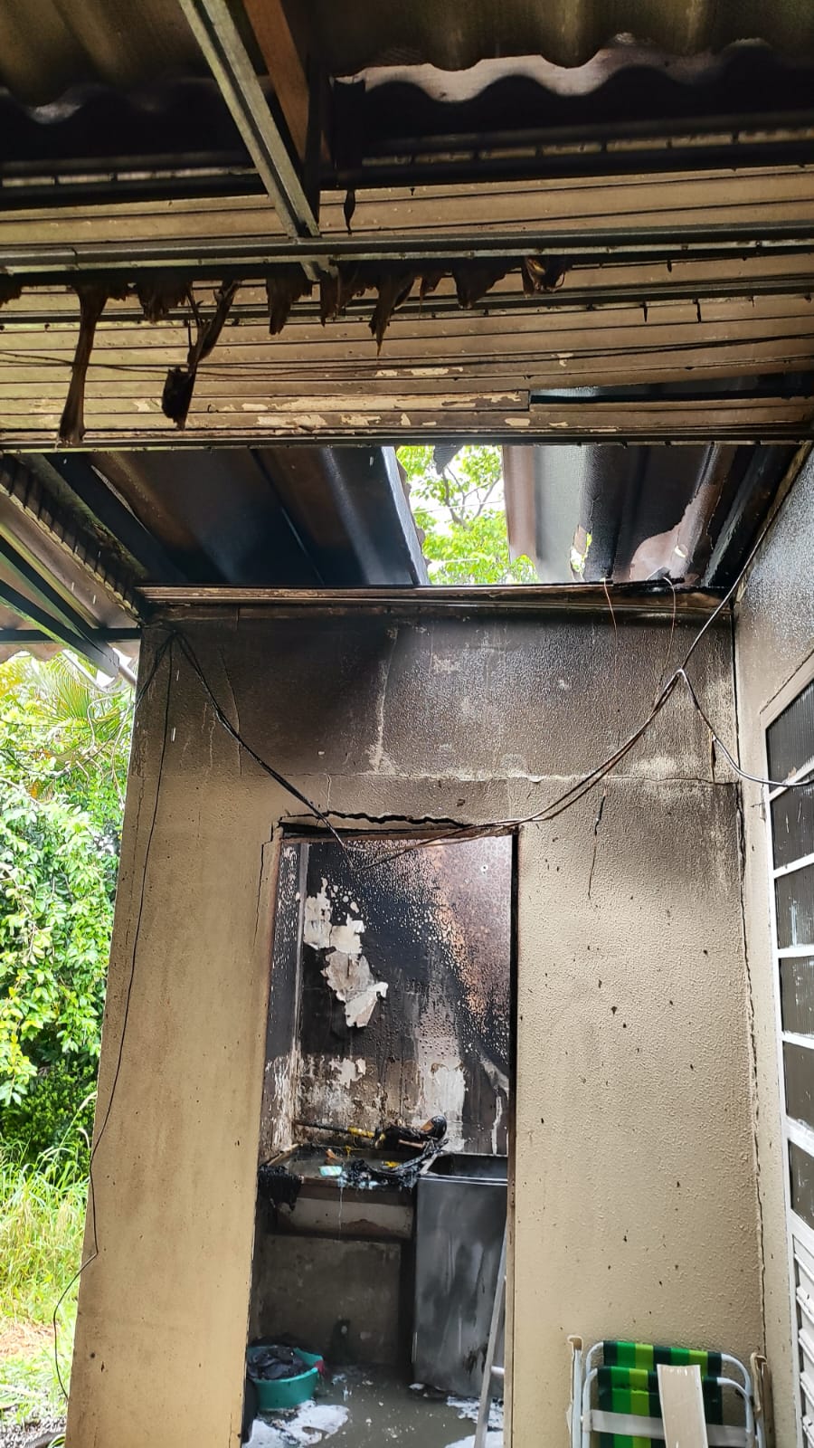Incêndio começa em lavanderia e é agravado por botijão de gás em Chapecó