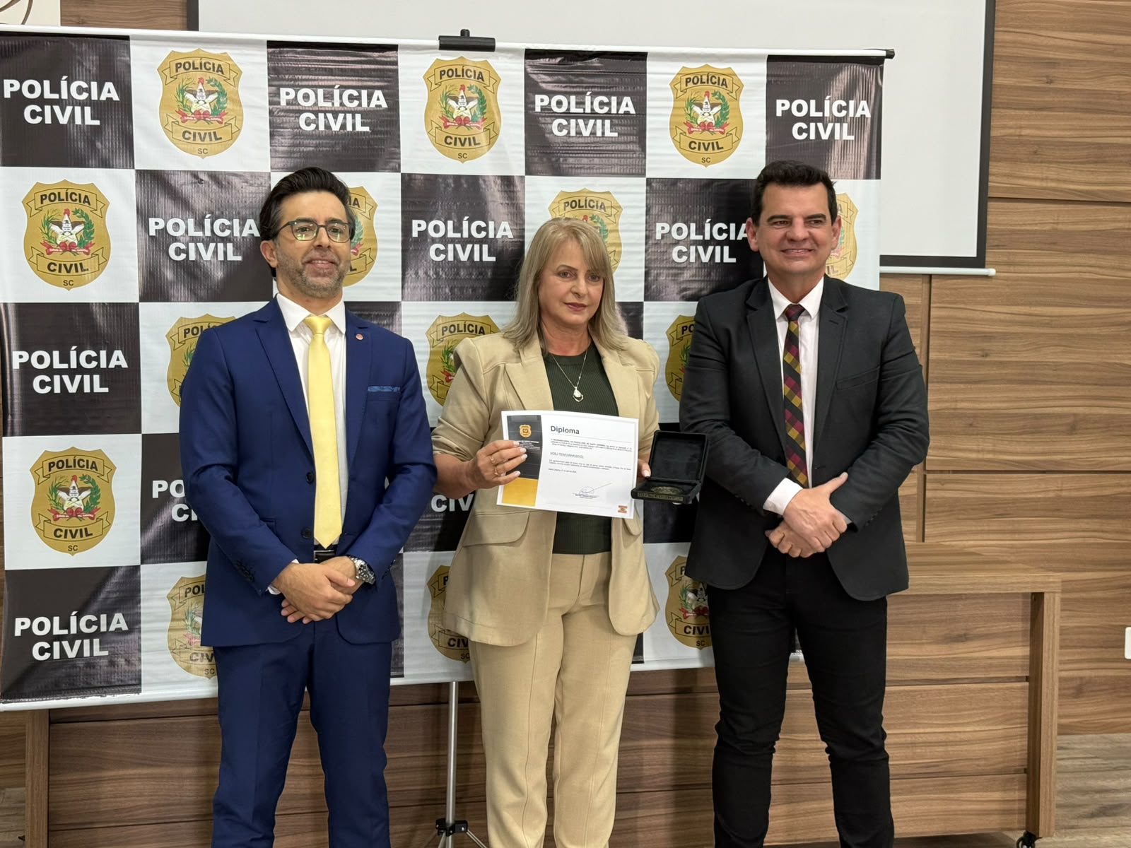 Medalha de Honra reconhece 36 anos de atuação de Noili T. Bisol na Segurança Pública de SC