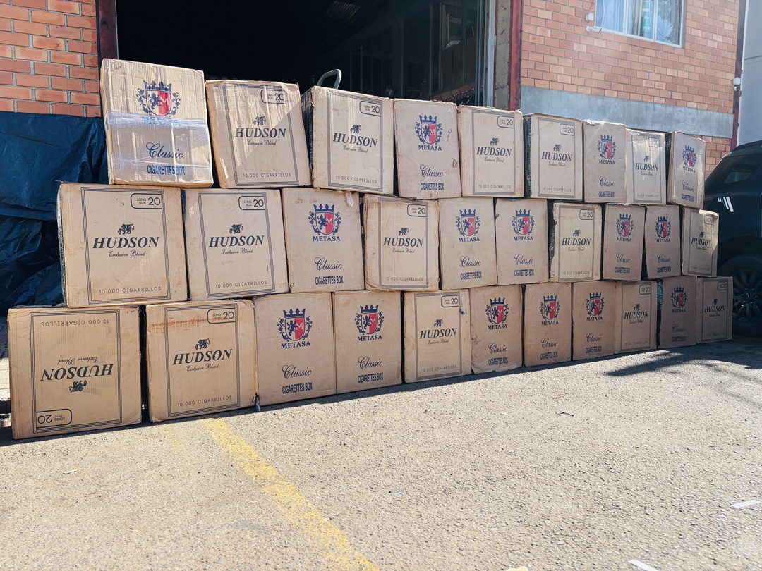 Ônibus vindo do Paraguai é interceptado em Pinhalzinho com 15 mil maços de cigarros contrabandeados