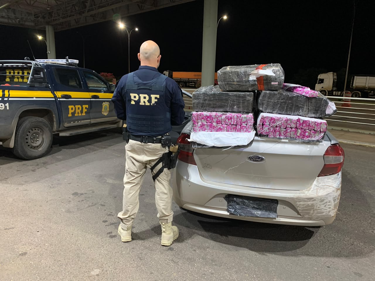 PRF apreende 100 quilos de maconha e prende motorista na BR-163, em Guaraciaba