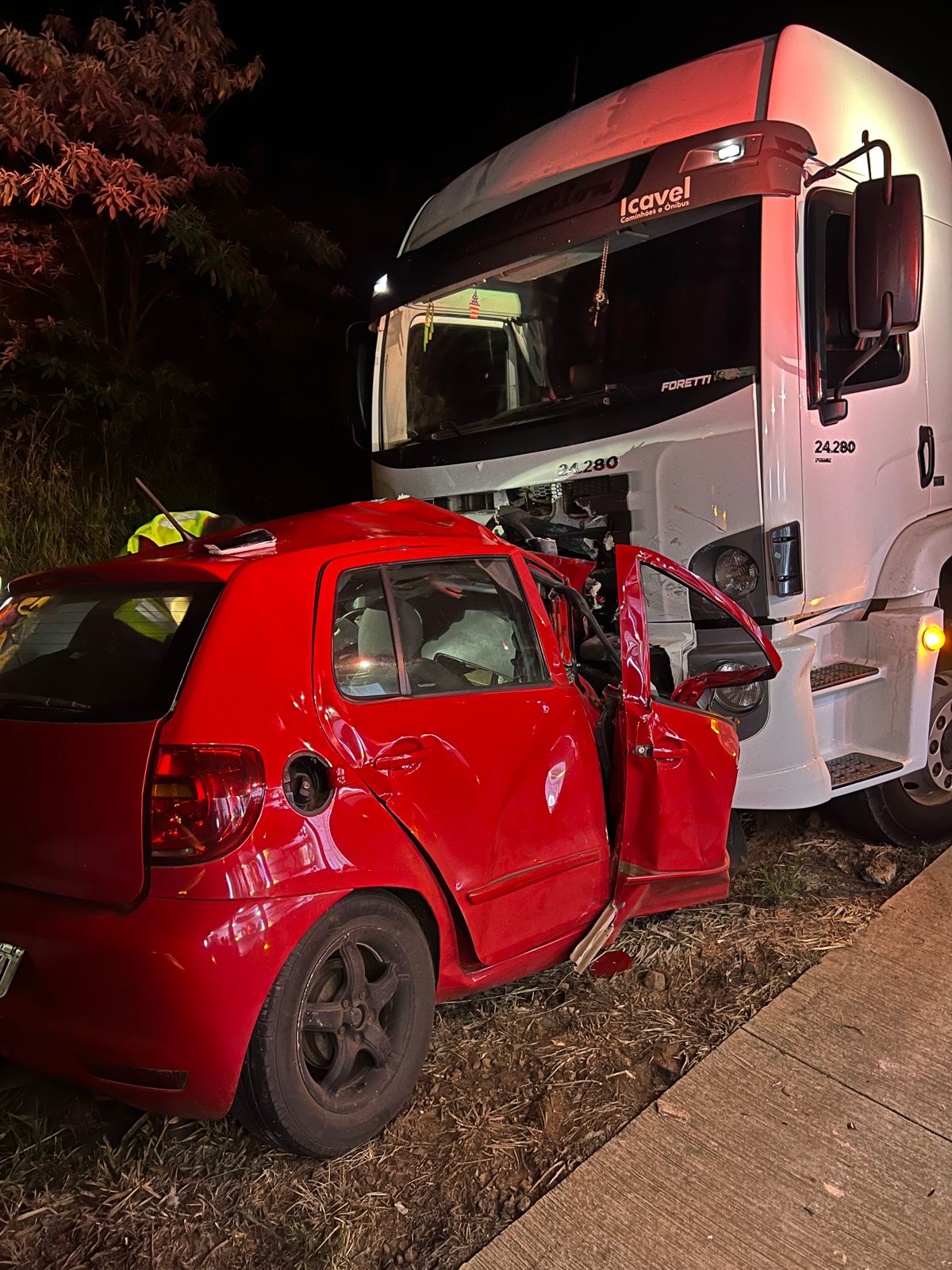 Colisão frontal entre carro e caminhão deixa uma vítima fatal em Dionísio Cerqueira