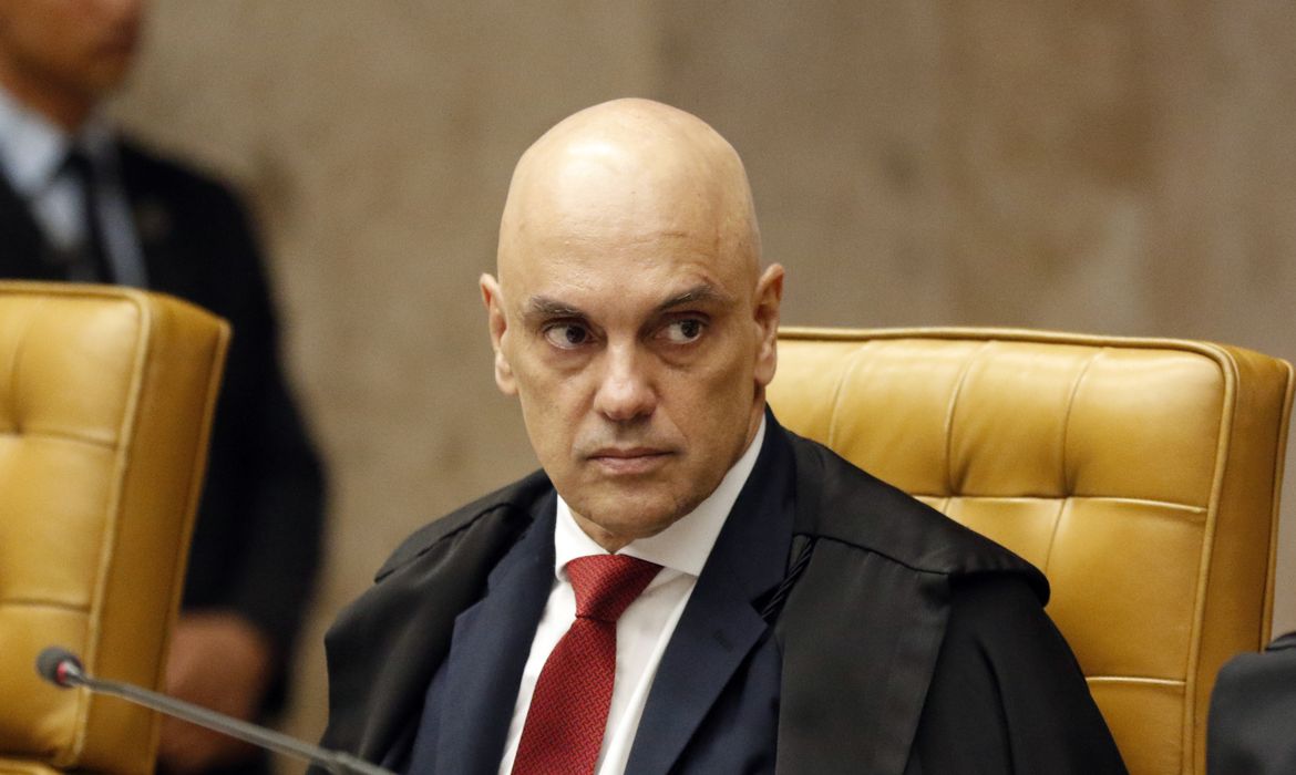 Divulgação de carta leva Moraes a suspender visitas de Flávio Bolsonaro ao pai